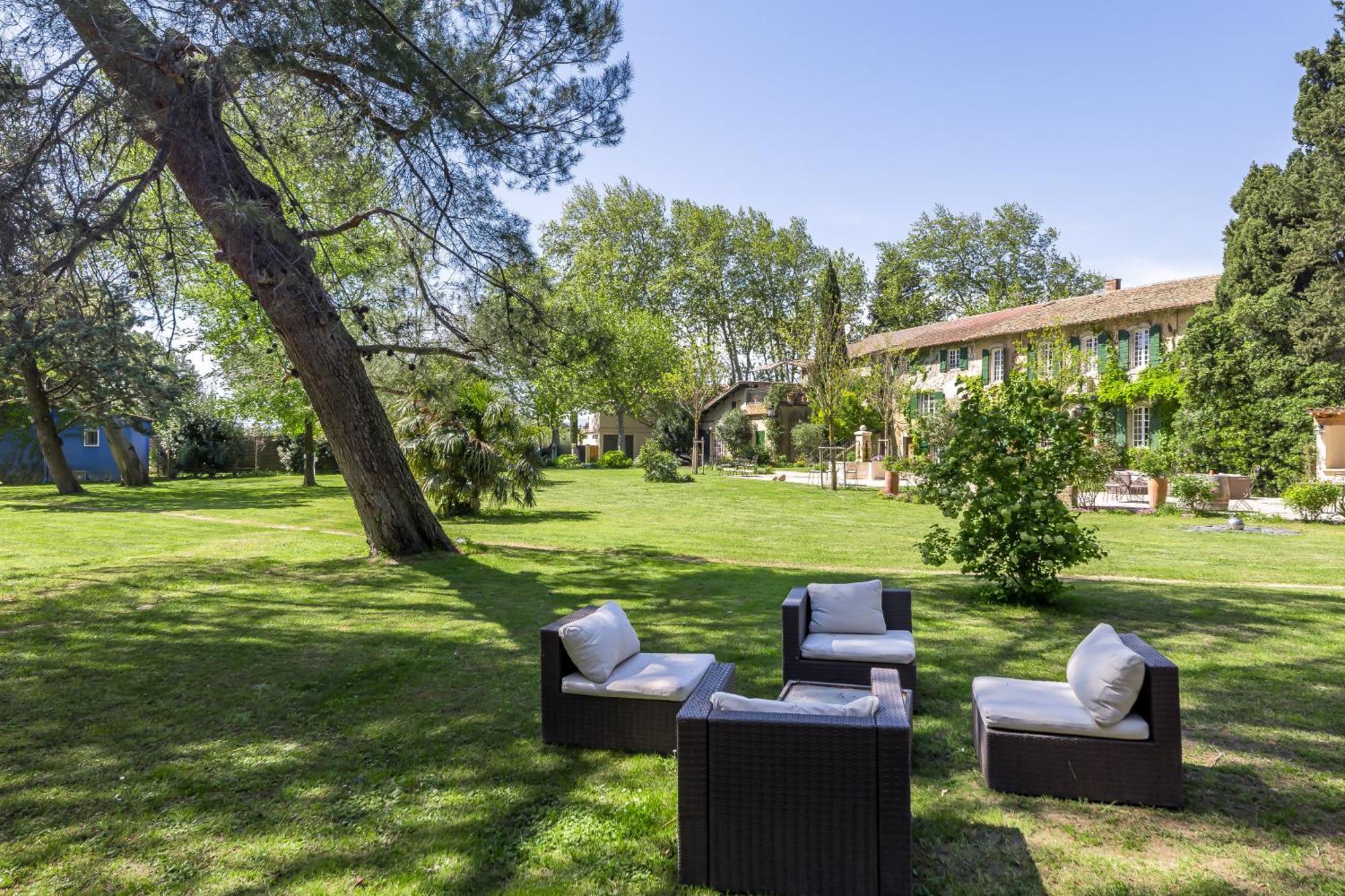 Domaine De Rhodes B&B อาวีญง ภายนอก รูปภาพ